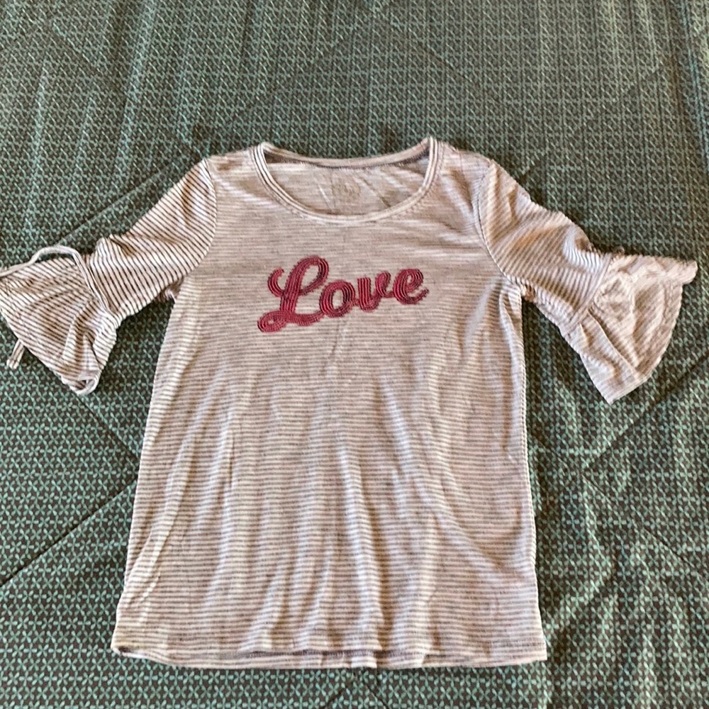 A shirt with ruffle sleeve